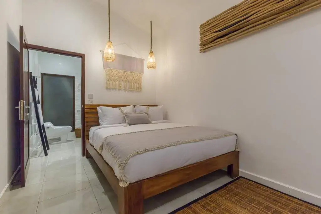 Oberoi new 4 bedr villa 5min walk from eat street&Beach