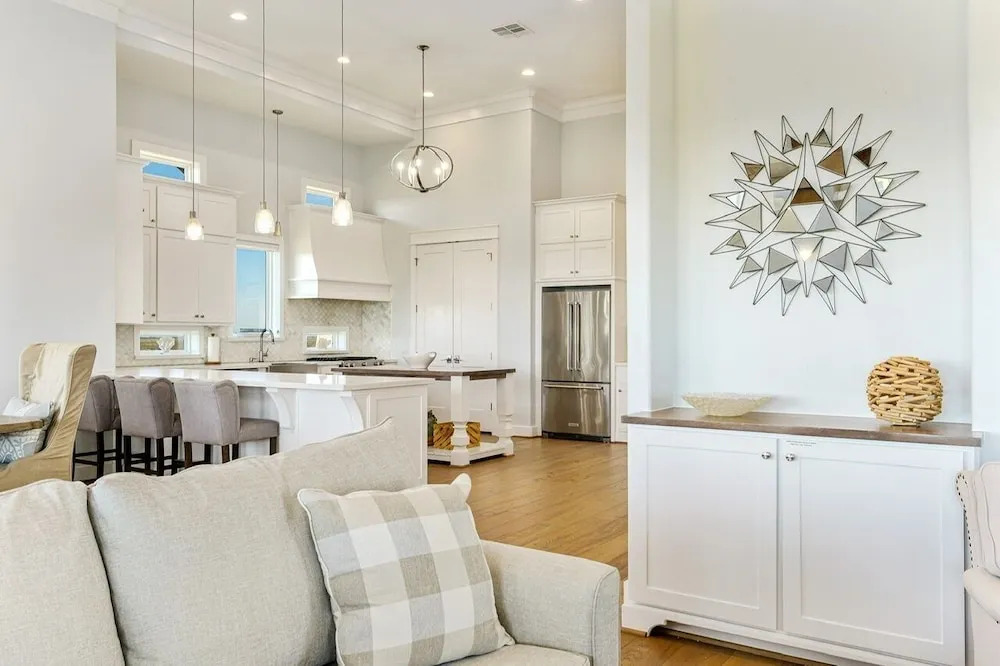 Paradise By The Sea 4 Bedroom Home by RedAwning