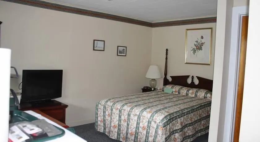 Aurora Inn & Motel