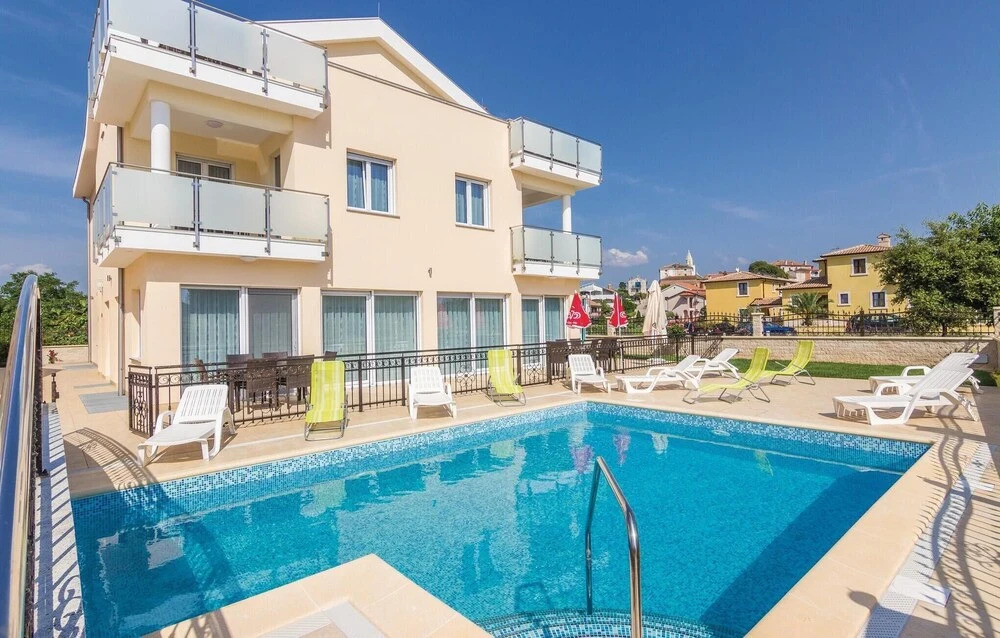 Beautiful Home in Funtana With Wifi and 2 Bedrooms