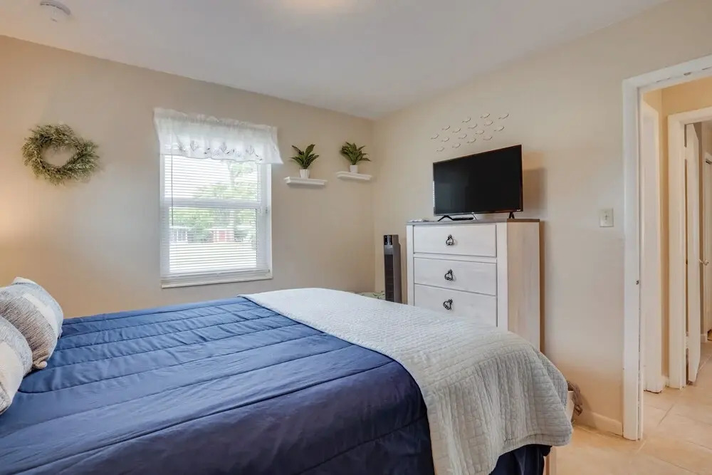 Relax in Hot Tub, Walk to Springs: North Port Home