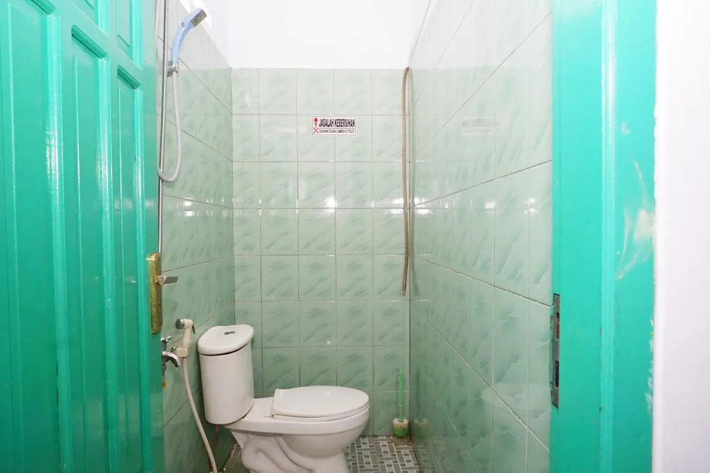 OYO 1745 Guest House Nur Aziziah 2