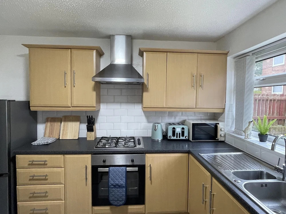Convenient 3 bd House Salford 7 Guests