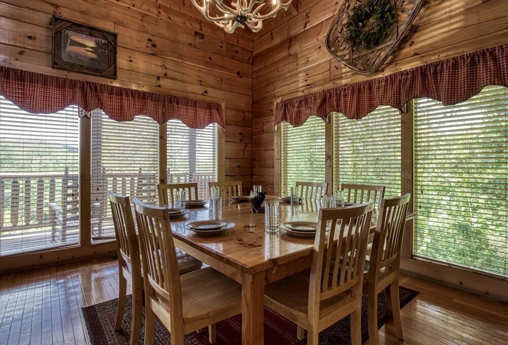 Ern849- Sweet Escape - Great Location! Close To Action! 4 Bedroom Cabin by RedAwning