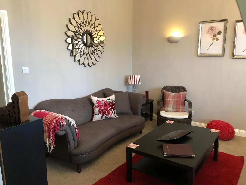 Number 10 service apartment - Danes