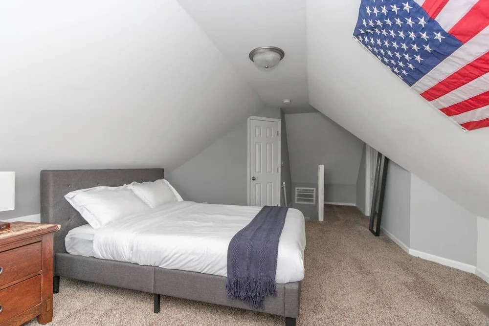 Beautiful 3BR2BA CozySuites |7 min to Lucas Oil