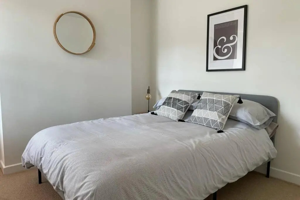 Apartment with stunning views of Menai Strait.