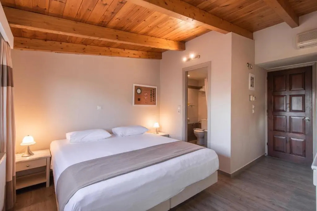 Yria Hotel