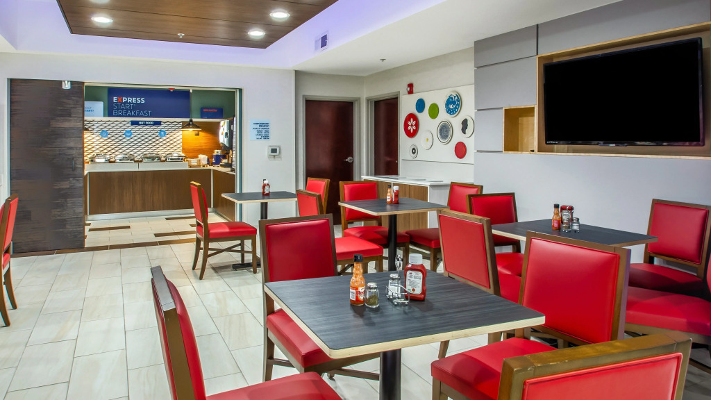 Holiday Inn Express & Suites - Olathe South by IHG