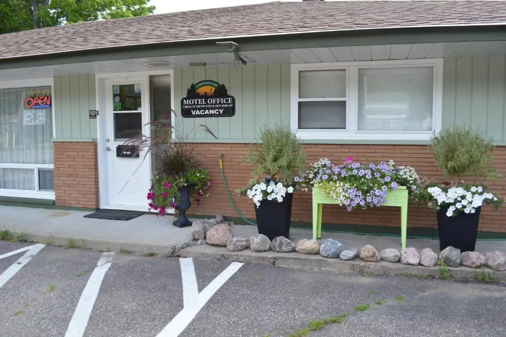 Pinewood Inn