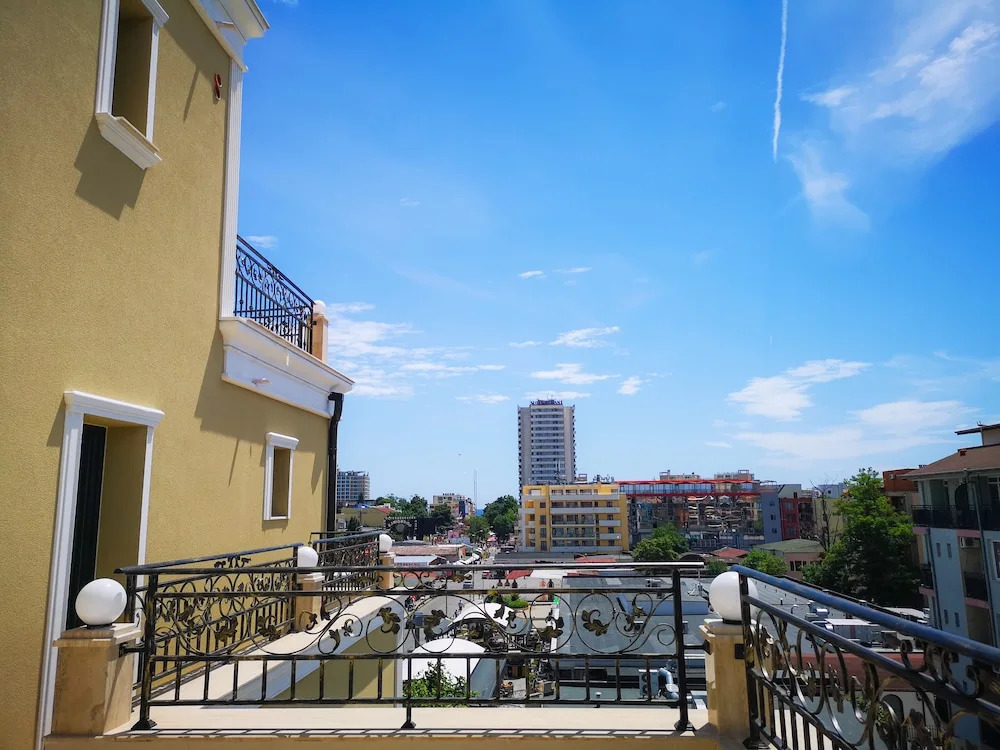 Empera Hotel