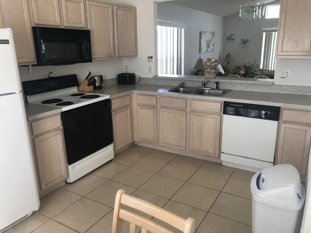 Cozy 3 Bed Home with Private Pool in Disney Area WN250GL