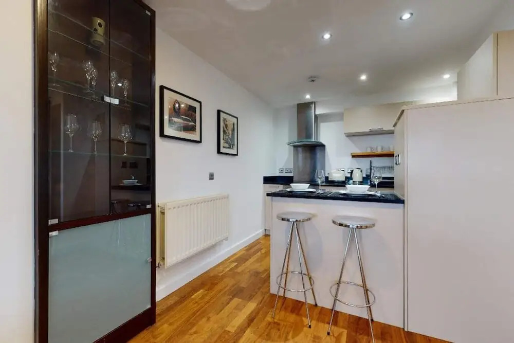 Short let - Penthouse Apartment With West-facing Terrace