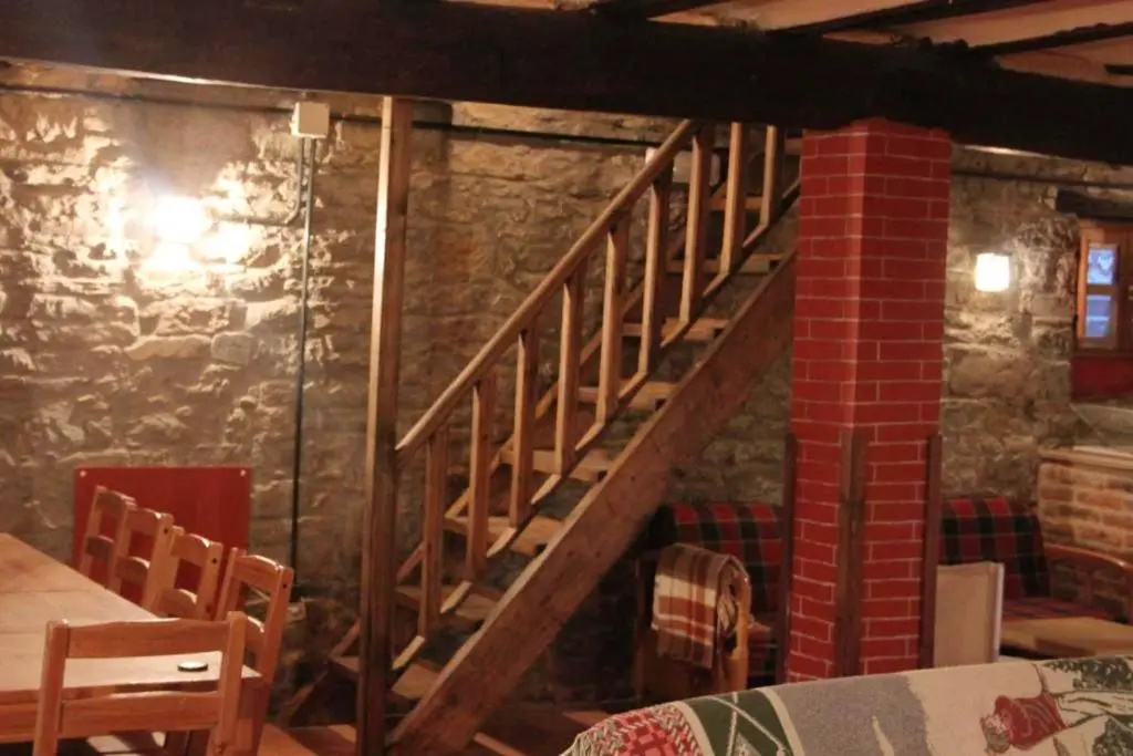 House With 5 Bedrooms in Mieres del Camino, With Wonderful Mountain View, Balcony and Wifi Near the Slopes