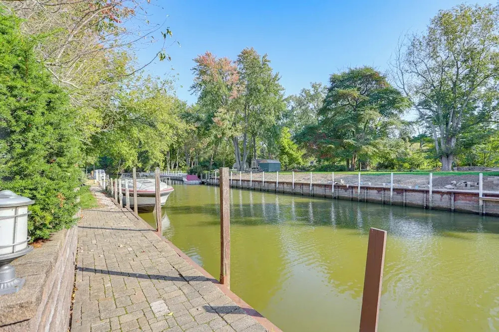 Vermilion River Home w/ Hot Tub & Private Dock