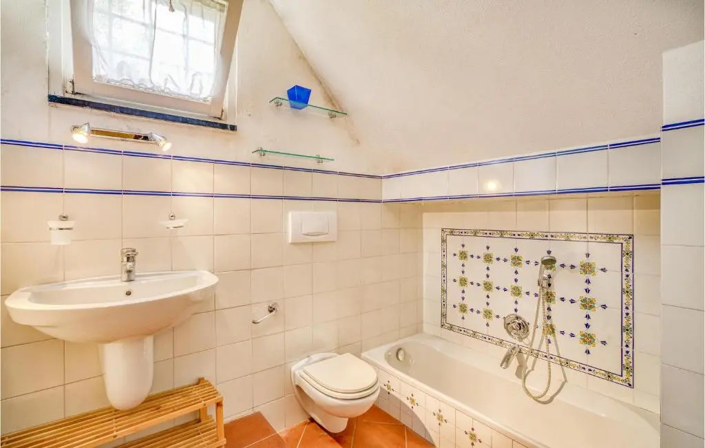 Beach Front Home In Moneglia With Wifi