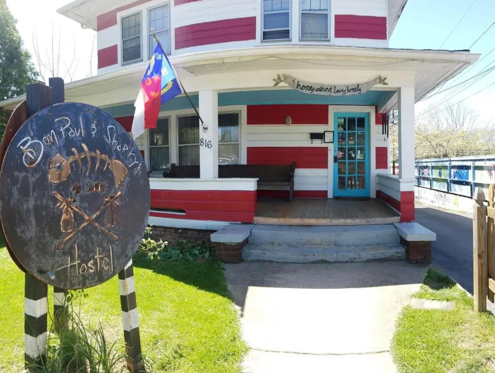 Bon Paul & Sharkys Hostel
