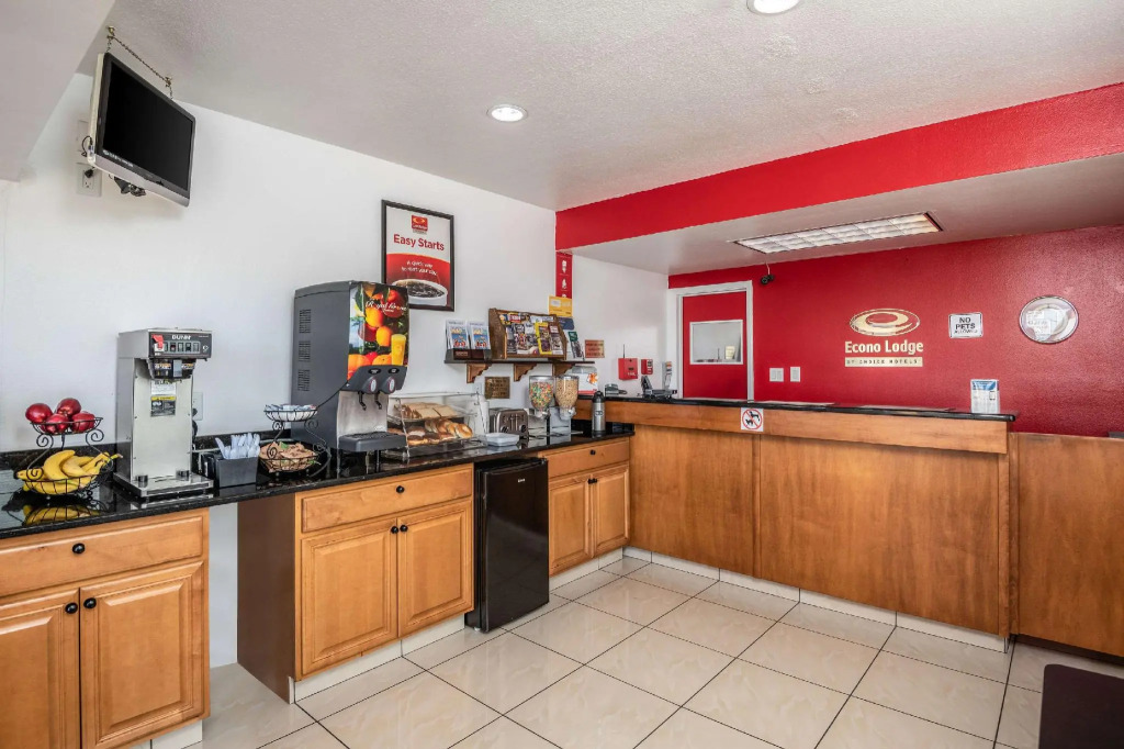 Econo Lodge University