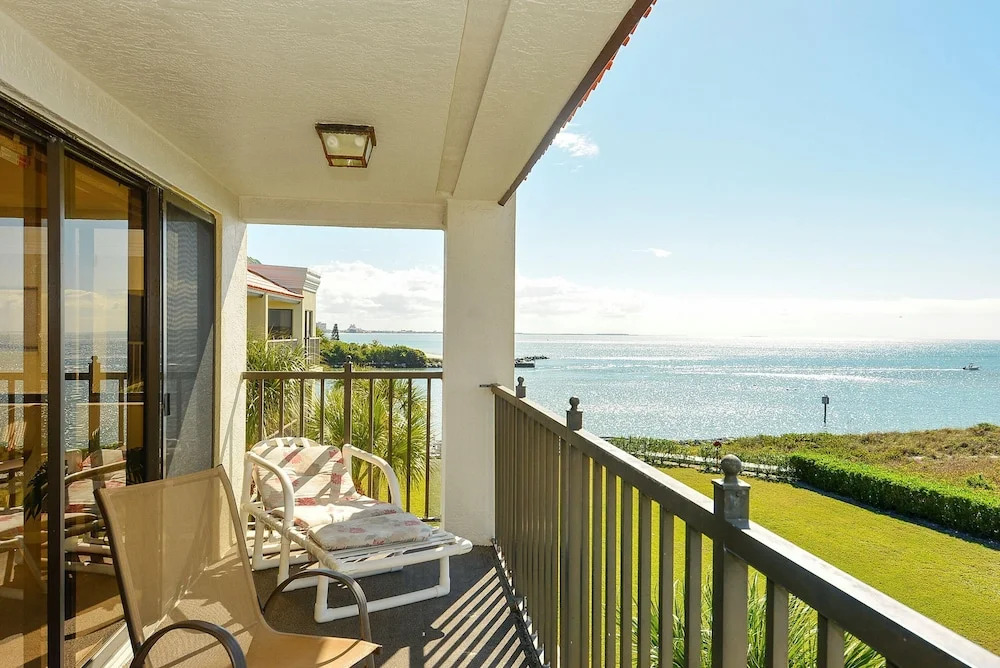 Land's End 401 Building 7 TOP Floor/corner Unit/beachfront