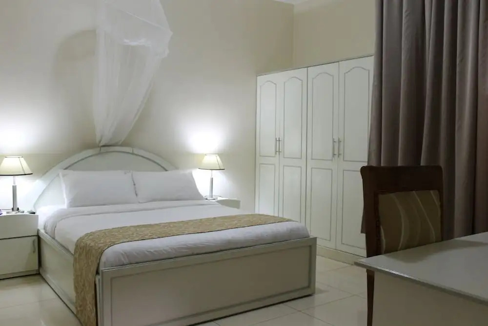 Hill Crest Hotel