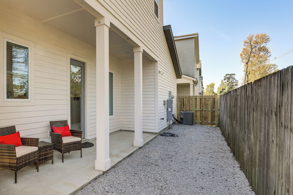 Modern 3BR Retreat - Near Bluebonnet & Hospitals