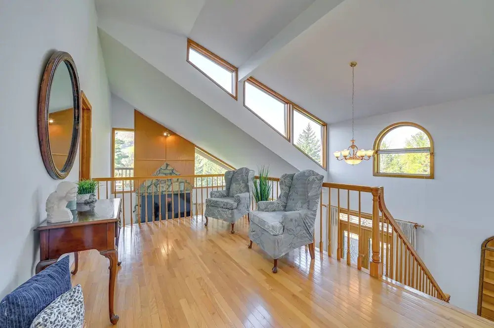 New York Retreat - Furnished Deck & Mountain Views