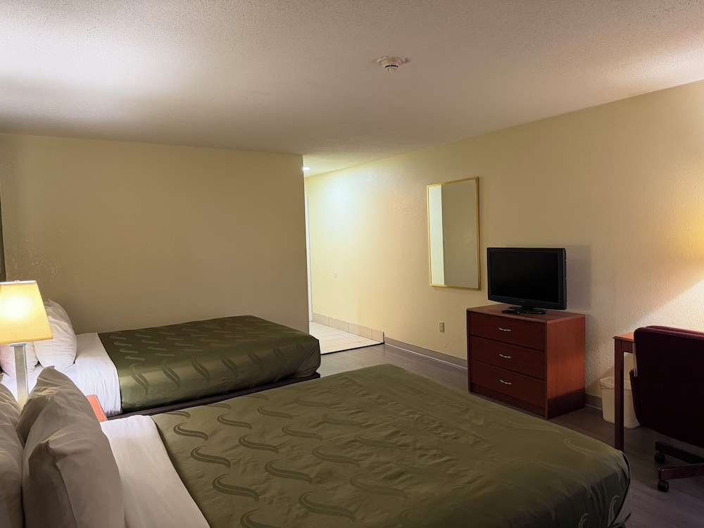 Lafayette Inn & Suites