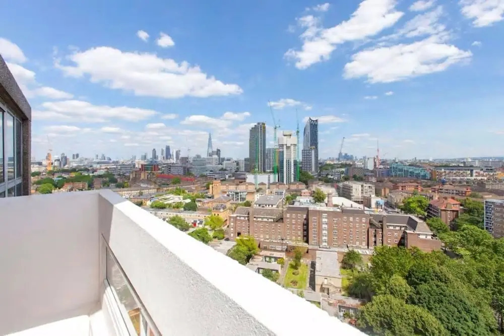 Central 2 Bedroom Apartment With Amazing Views