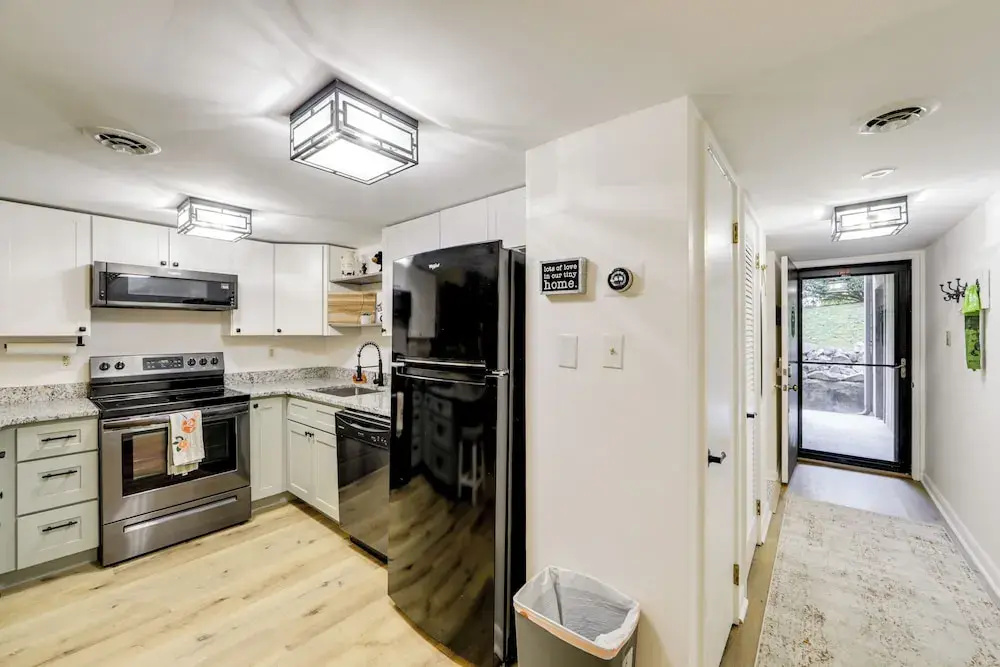 Sevierville Condo w/ Balcony + Pool Access