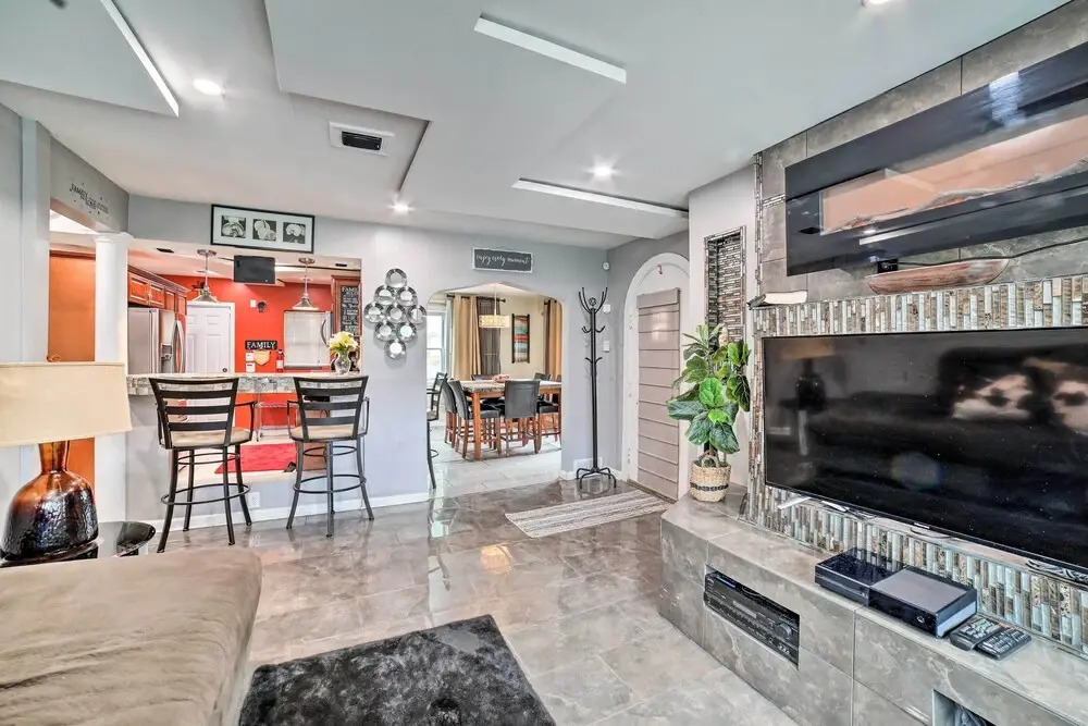 Pittsburgh Home w/ Pool, Fire Pit + Game Room