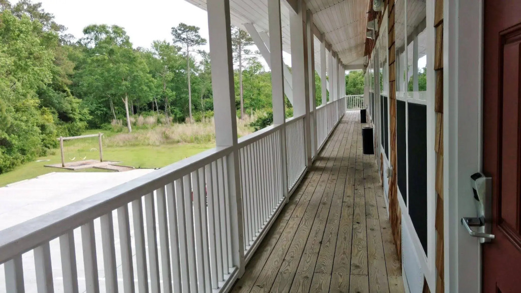 Topsail Shores Inn