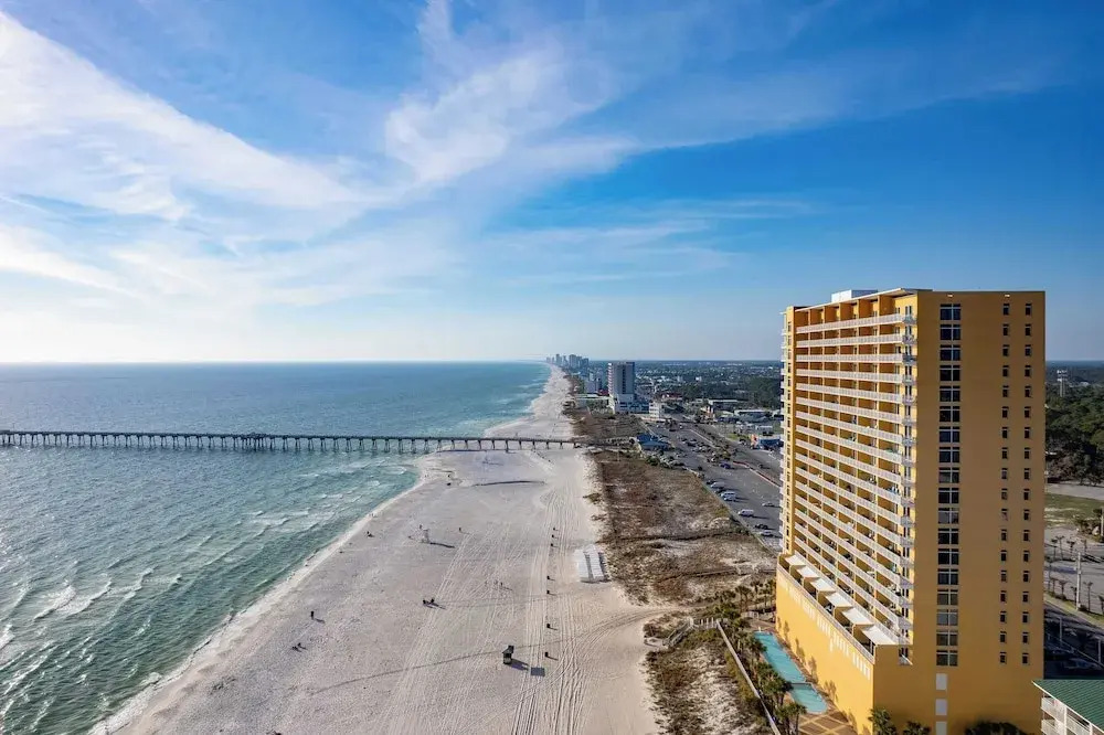 Beachfront 3bdr Private Beach Access, Ocean Views, Gym Sunscape by Avantstay