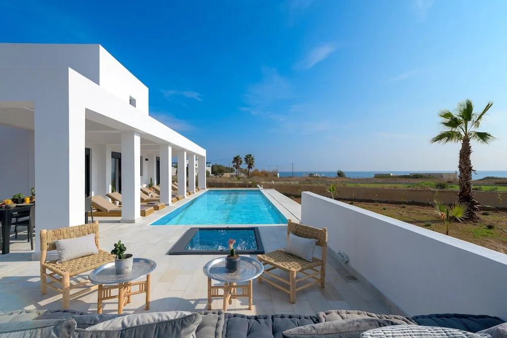 Seasand Villa - Luxury Pool Retreat - 150m Beach