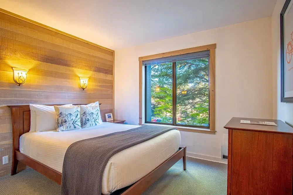 Snow Creek 1554 - Ski-in/ski-out + Pool & Hot Tub