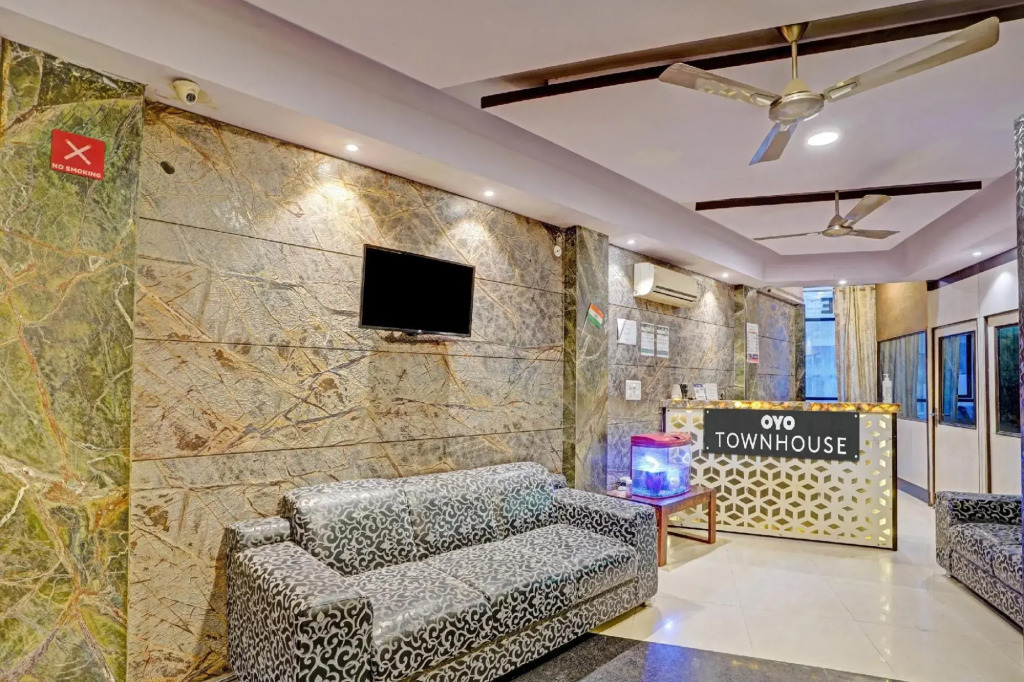 OYO Townhouse 1044 Hotel Tovo