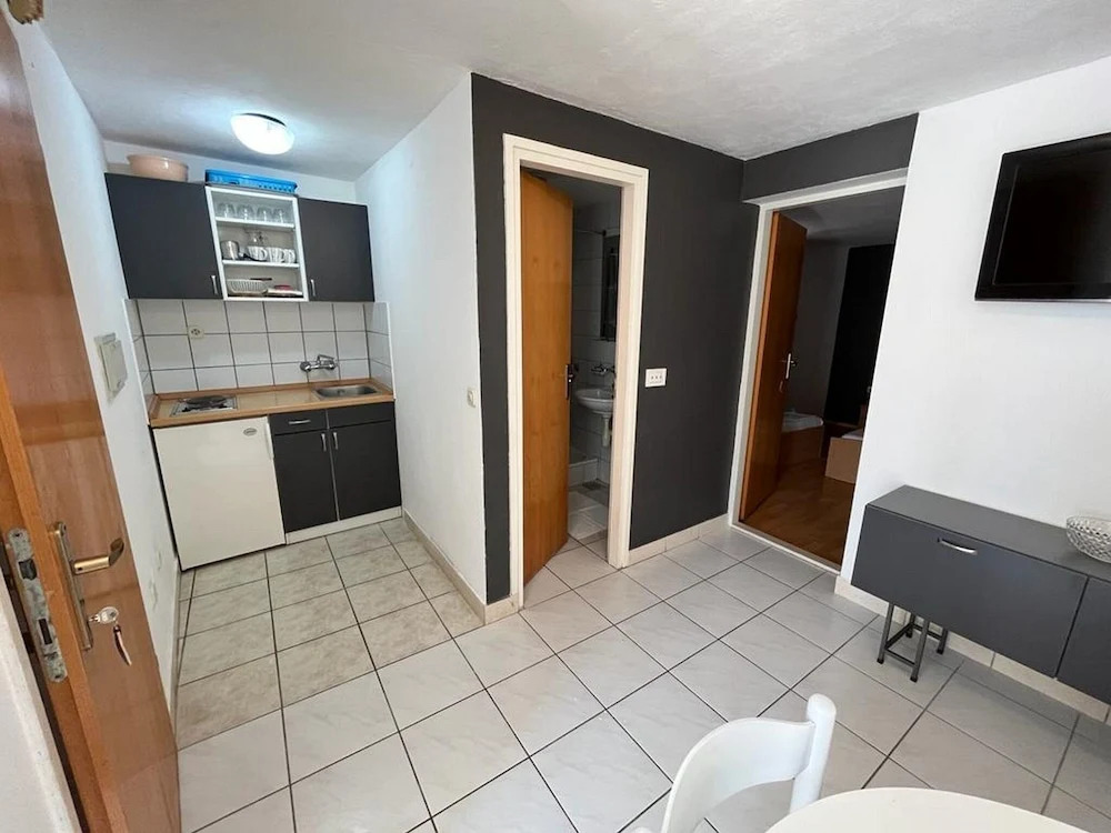 Apartments Leut