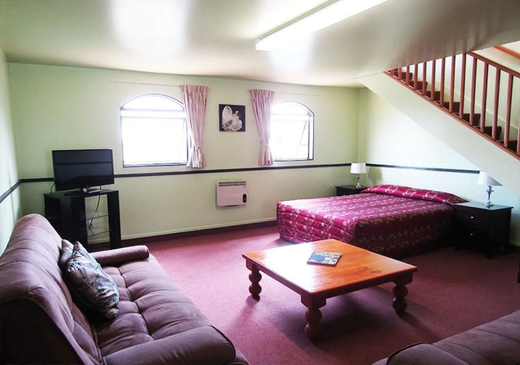Pohutu Lodge Motel