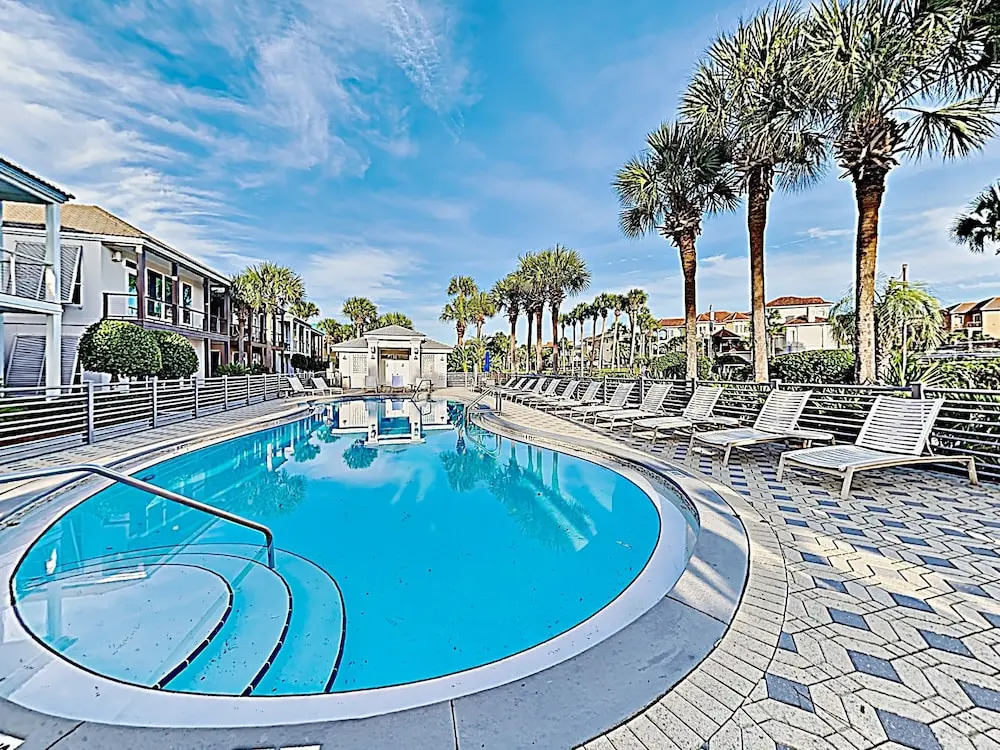 New Listing! Destiny Beach On Lake W/ Pool 2 Bedroom Duplex