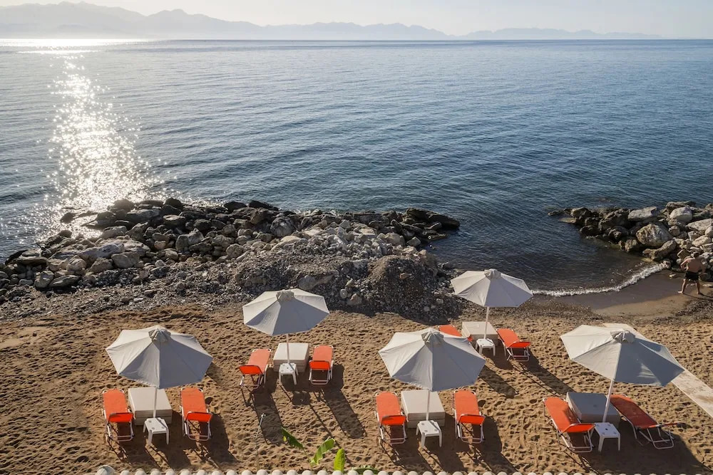 Beachfront Summer Vibes - Breakfast Included