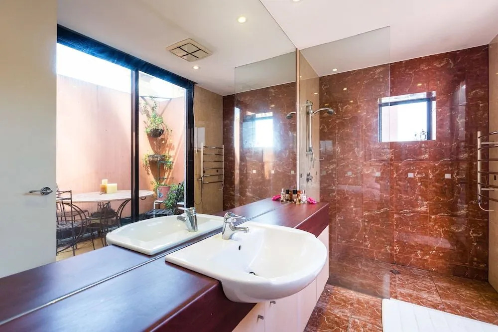 BELLE, 2BDR Melbourne Apartment