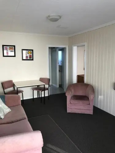 Picton House B&B and Motel