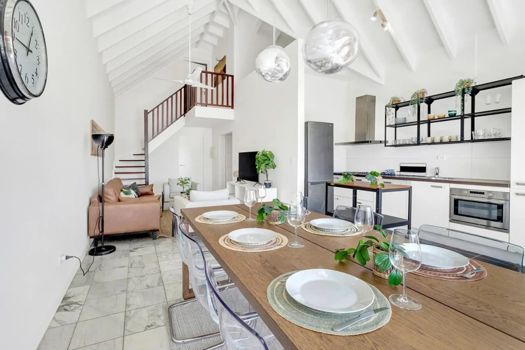 Caribbean Court Apartment Djòdjò