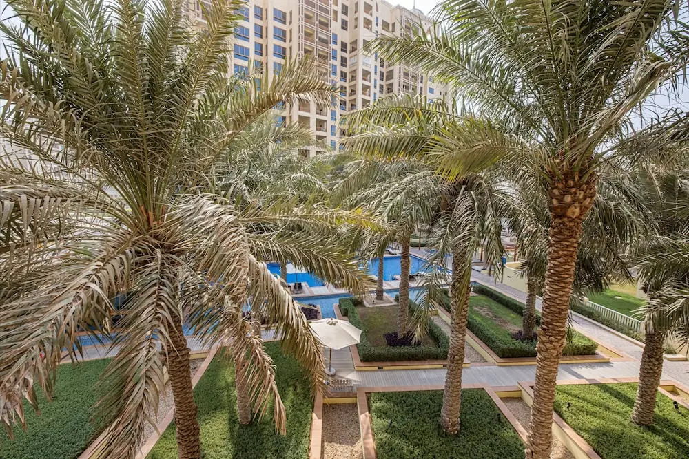 Large Terrace and Pool View - 2 Br - Next to Mall