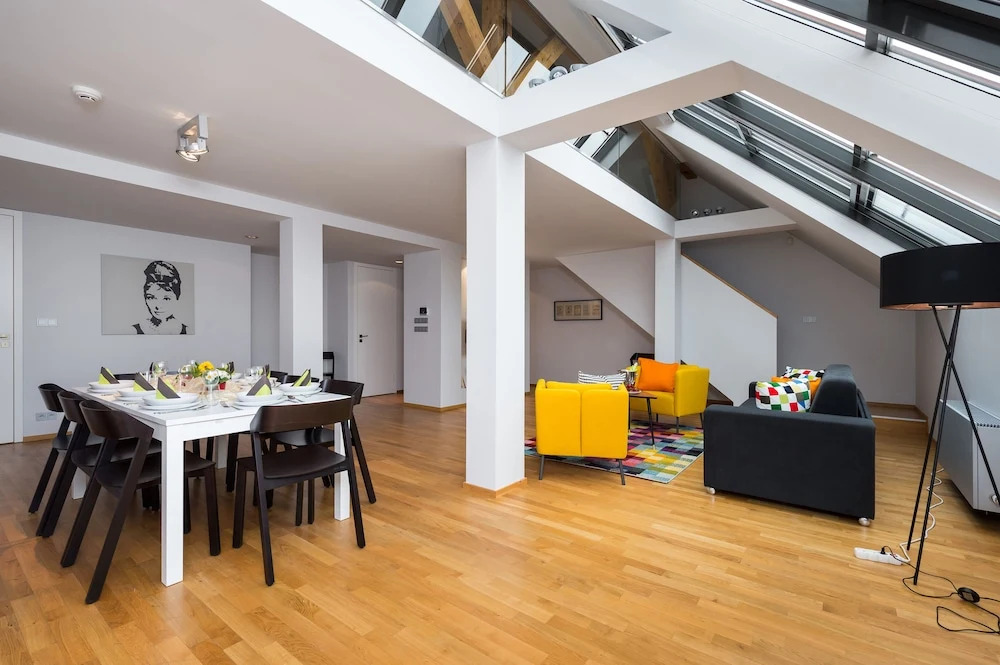EMPIRENT Rose Apartments