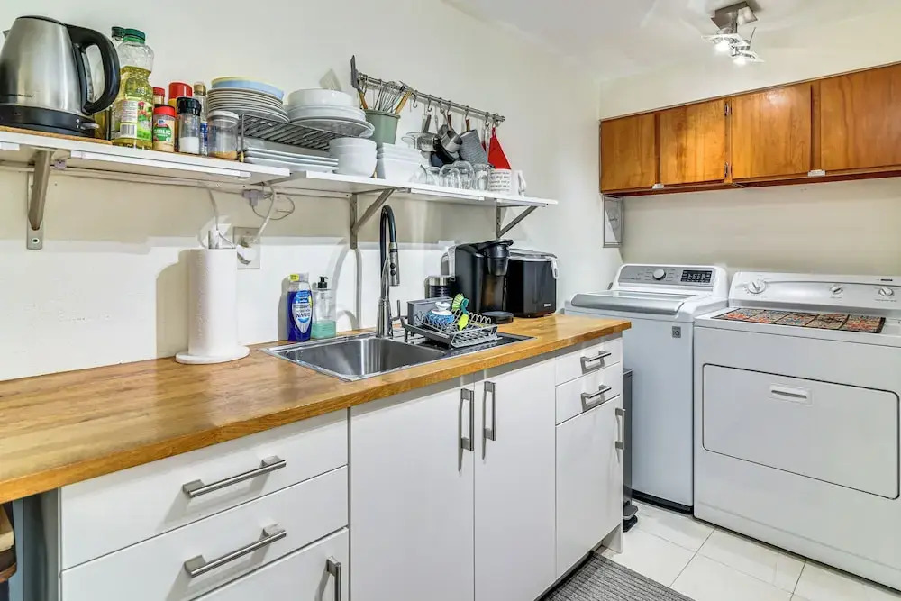 3 Mi to Downtown Portland: Lush Flat w/ Fire Pit