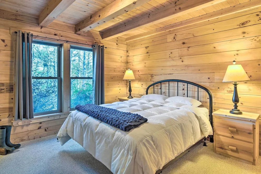 10 Mi to Lake Lure: Mtn-View Cabin w/ Deck & Loft