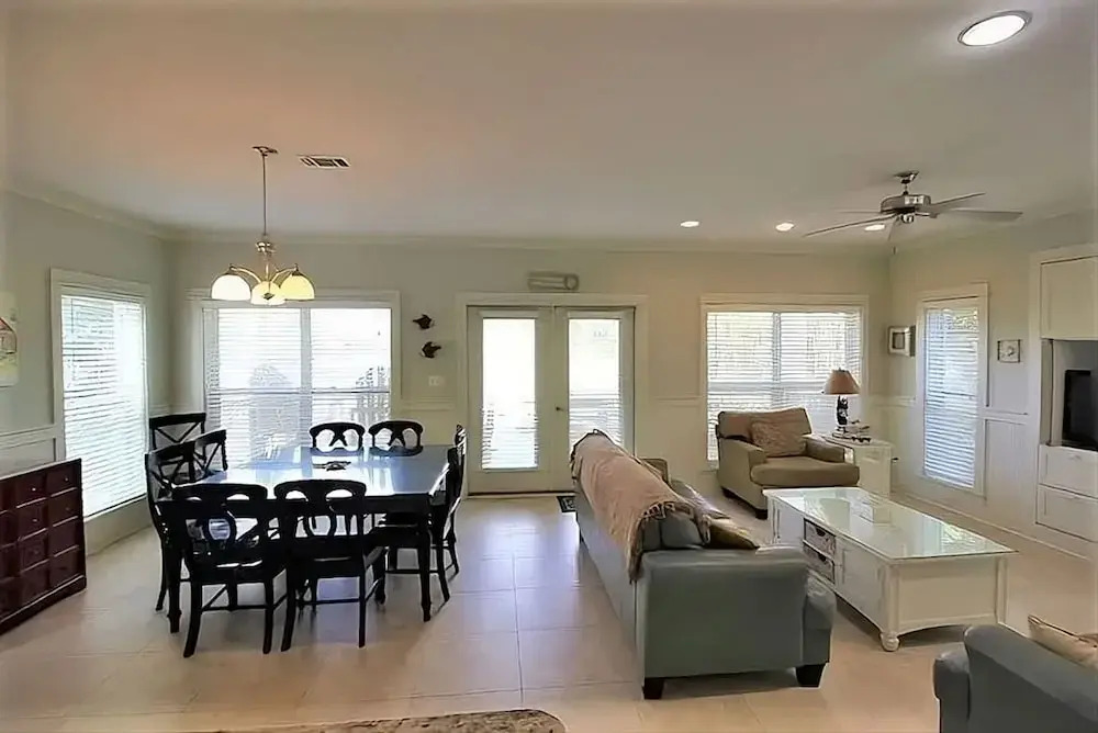 4BR Waterfront Beach Access Pool Lake Views