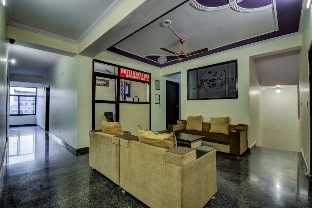 OYO Flagship 19036 Hotel Royal Raj