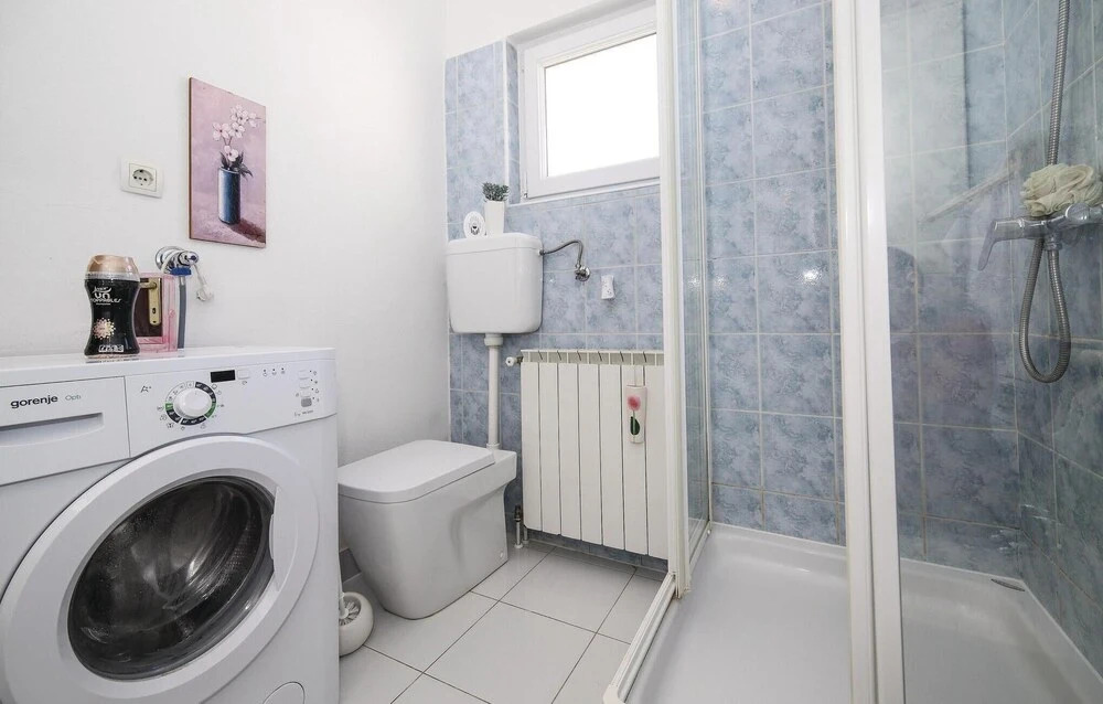 Amazing Home in Brodarica With Wifi and 3 Bedrooms