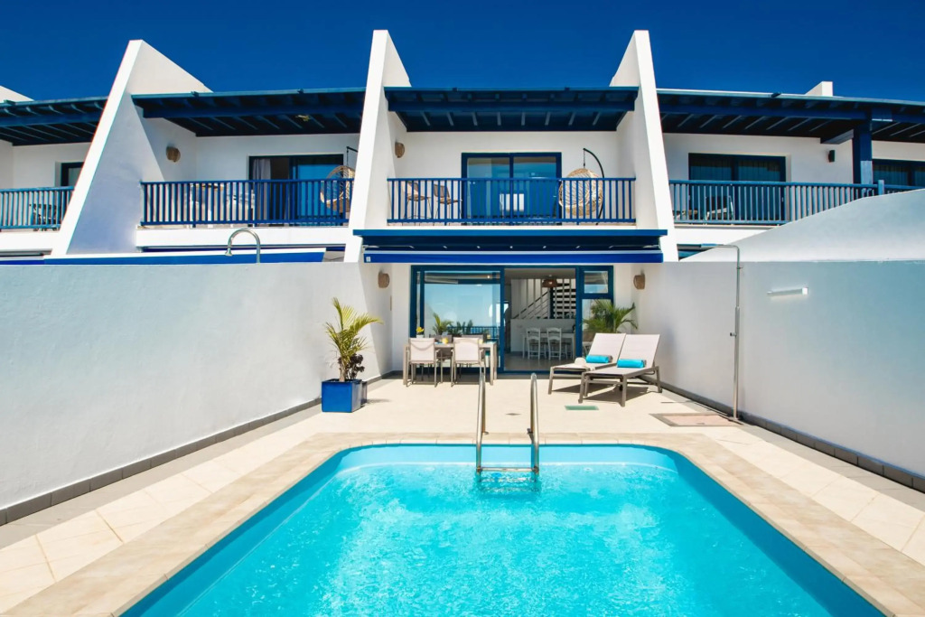 FRONTLINE VILLA 26, well-designed with a heated pool